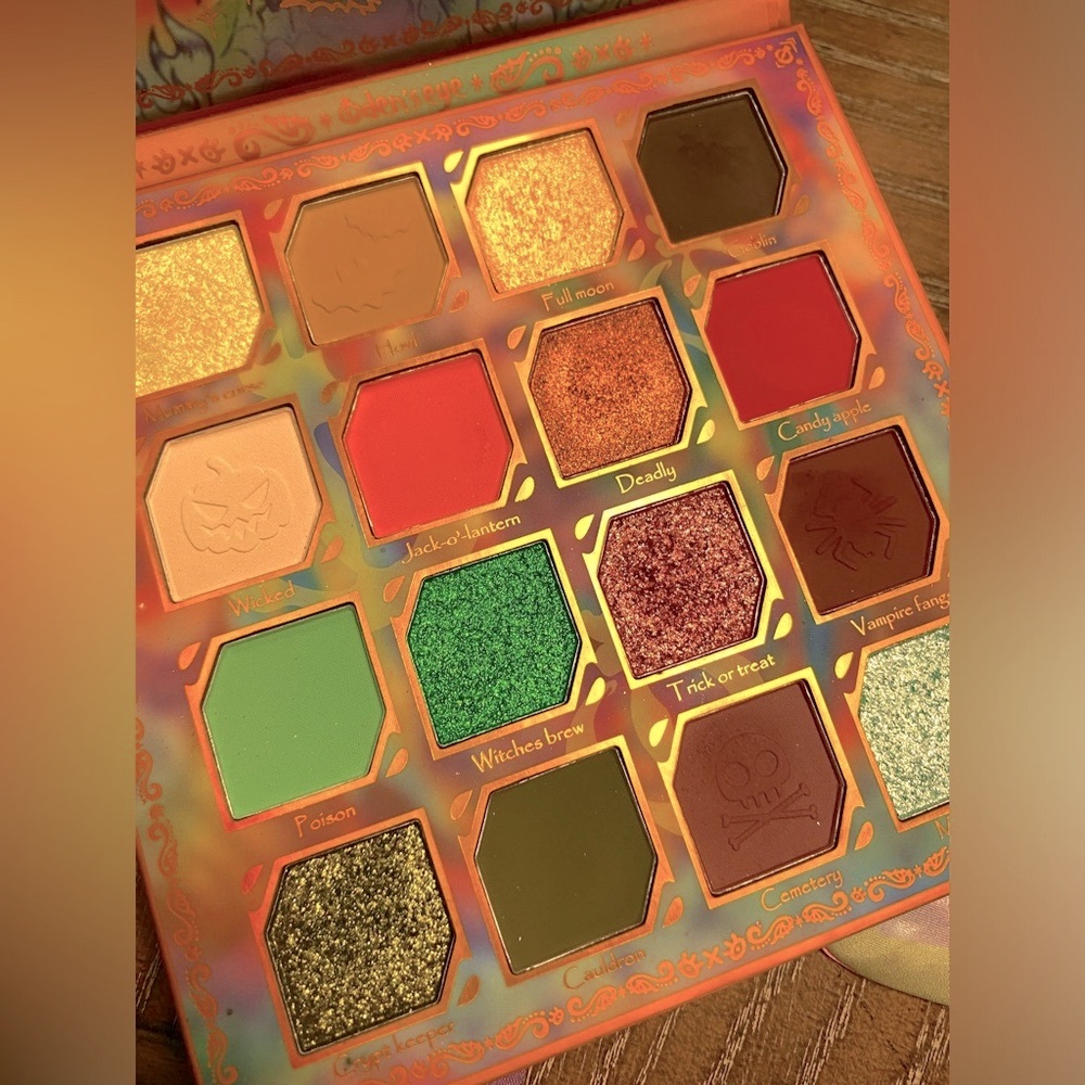 Oden’s Eye x Angelica Trick or Treat Palette, Scarf + 2 eyeliners